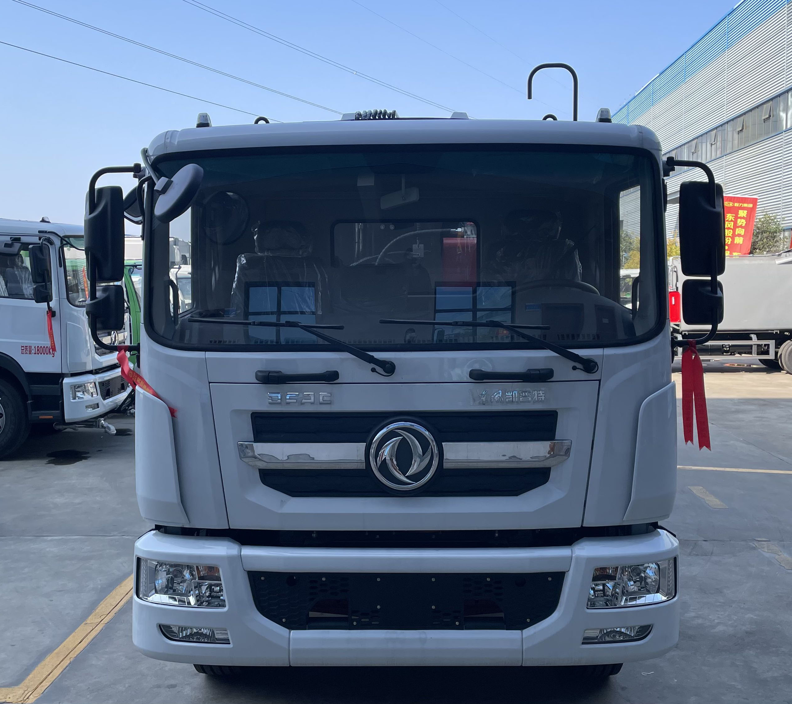 東風(fēng)凱普特12方純電動(dòng)壓縮垃圾運(yùn)輸車(chē)圖片2