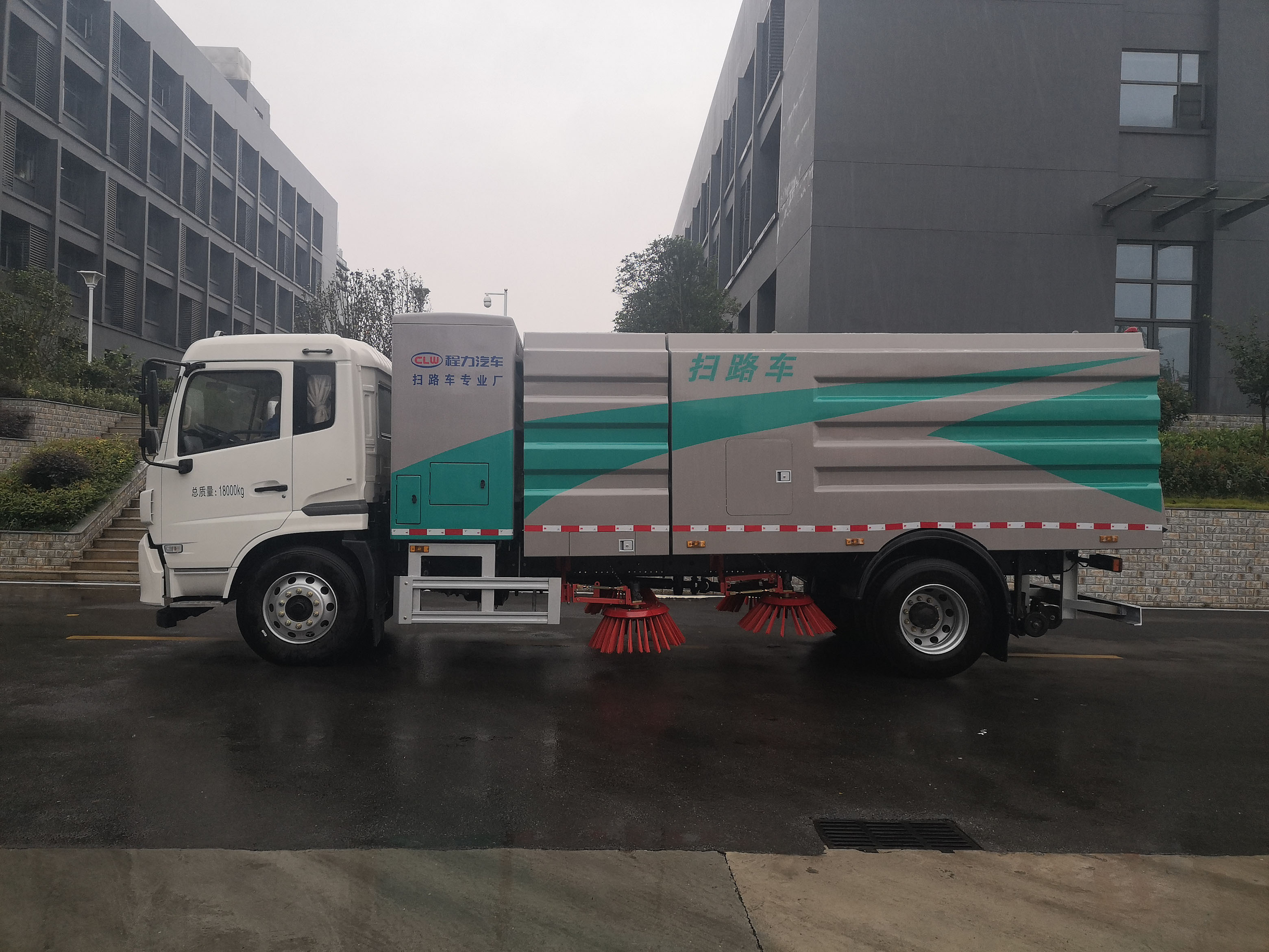 12方東風(fēng)天錦純電動高端掃路車圖片2