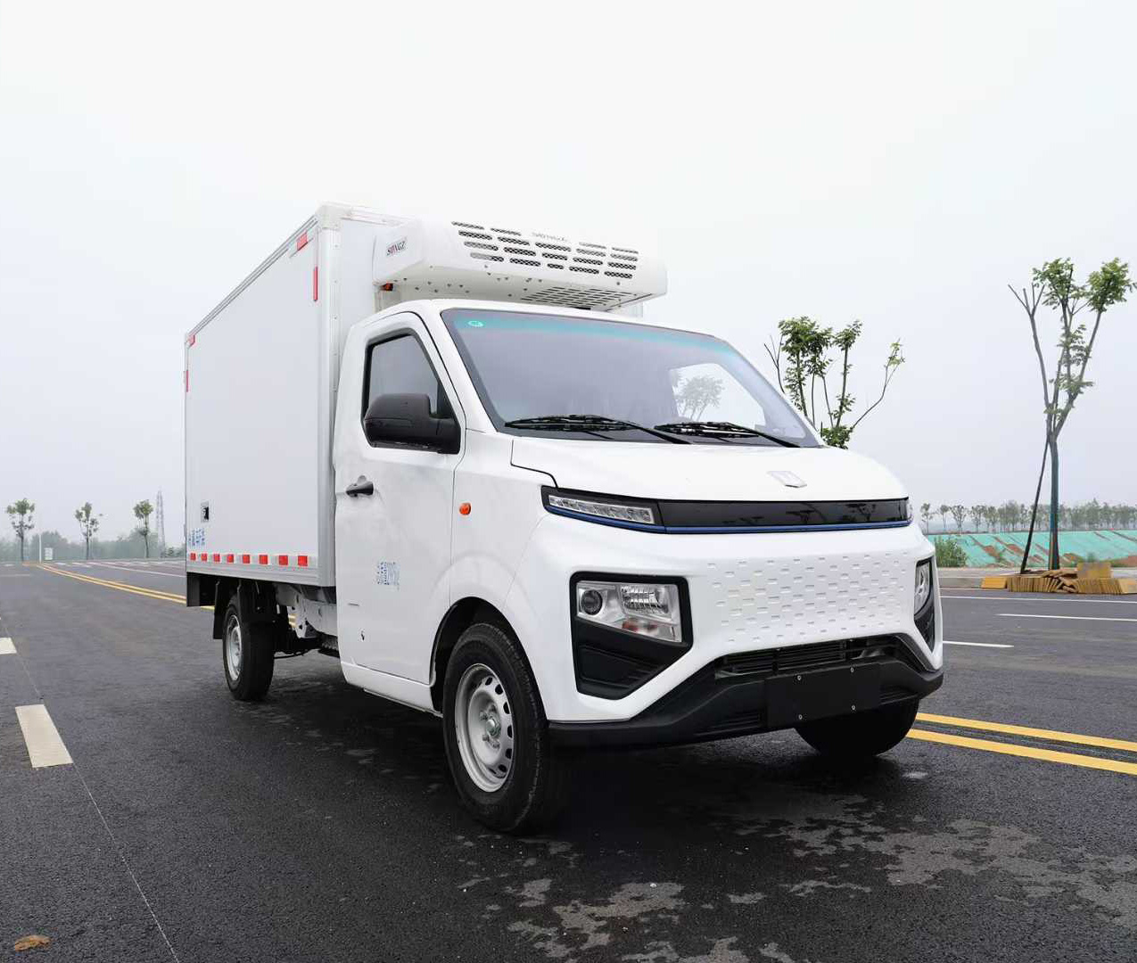 吉利?F1E 純電動(dòng)箱式冷藏運(yùn)輸車F類