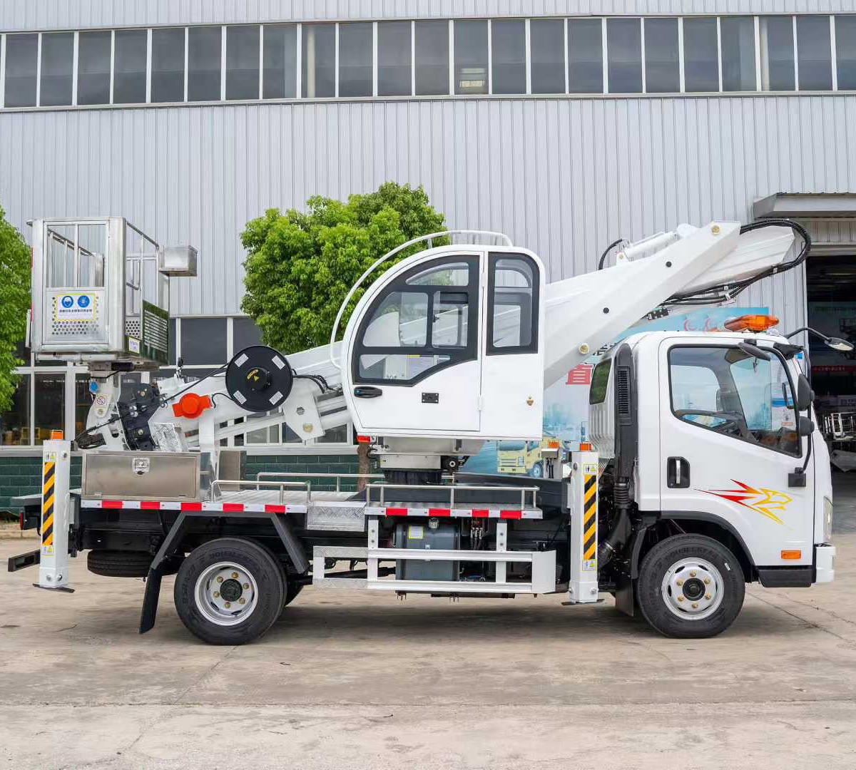 一汽解放18米直臂高空作業車伸縮臂折臂高空平臺圖片3