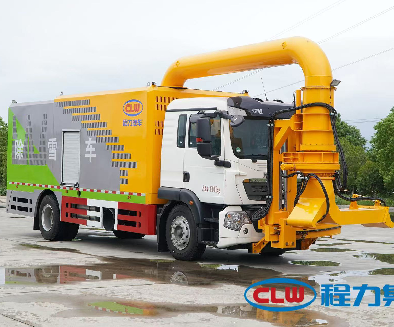 重汽豪沃多功能吹雪車（除雪車）隆重上市，最大風(fēng)力可達(dá)12級(jí)，可配雪鏟雪滾